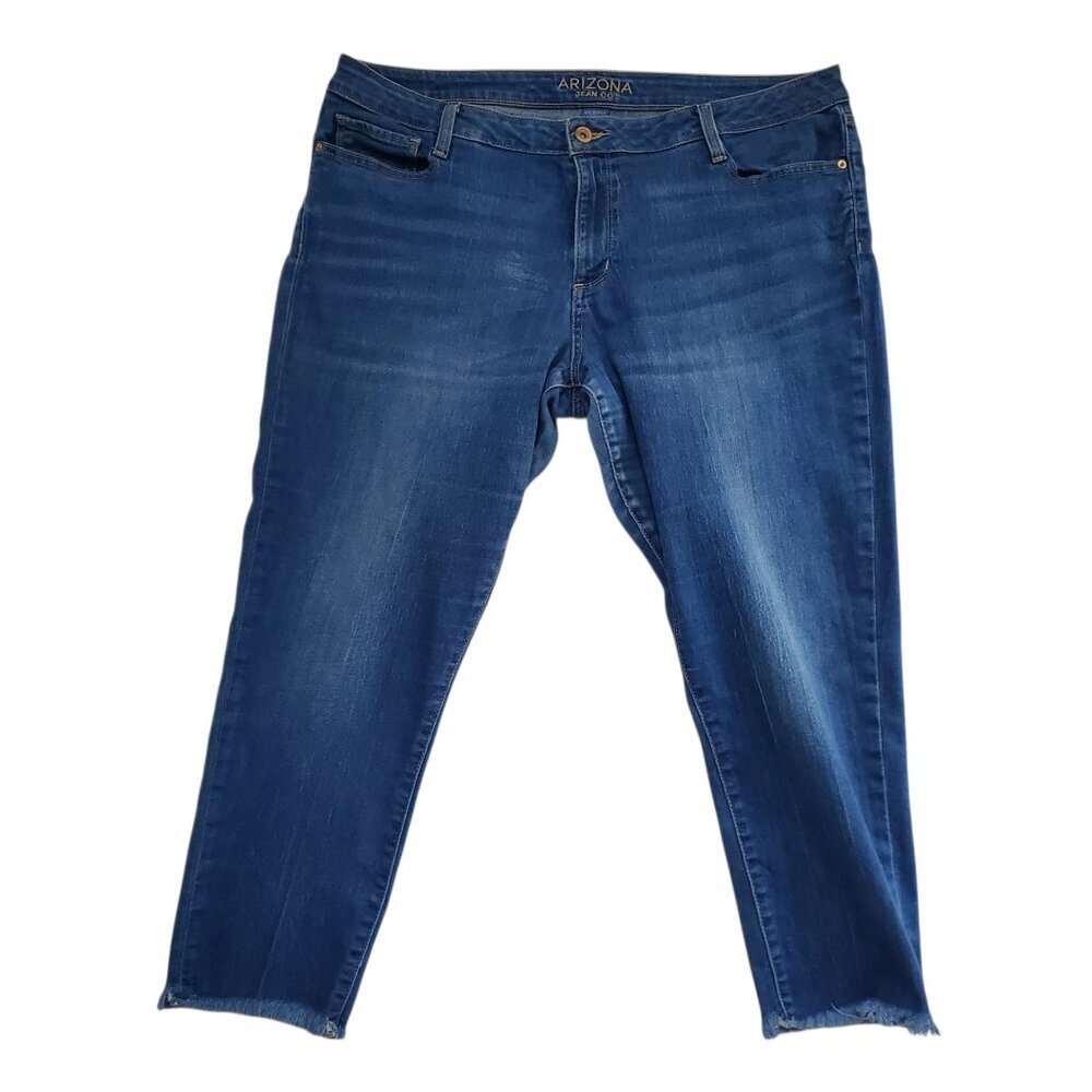 ARIZONA JEAN CO CROPPED FRAYED HEM JEANS 18